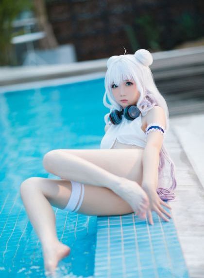 《年轻的女仆》在线观看